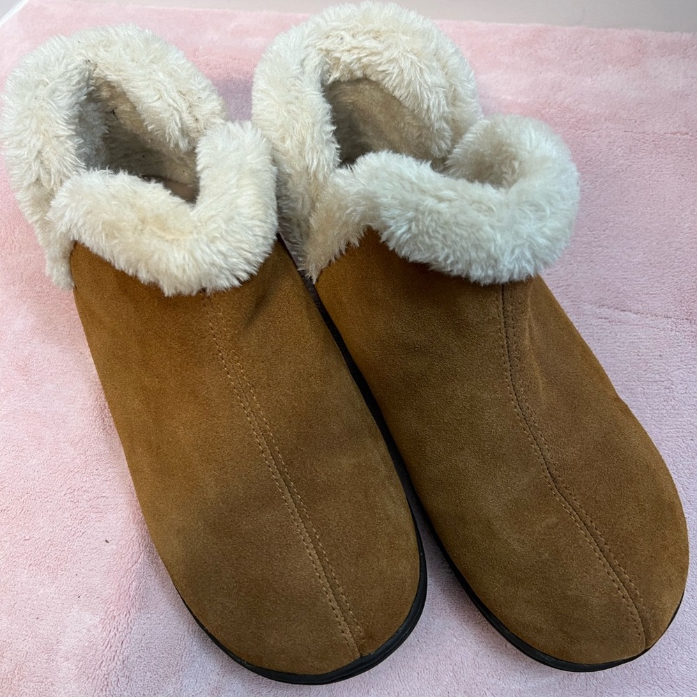 Tempur-Pedic Soft Suede Leather Faux Fur Trim Sz 9